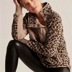 NWT Abercrombie & Fitch Asymmetrical snap up fleece, Large